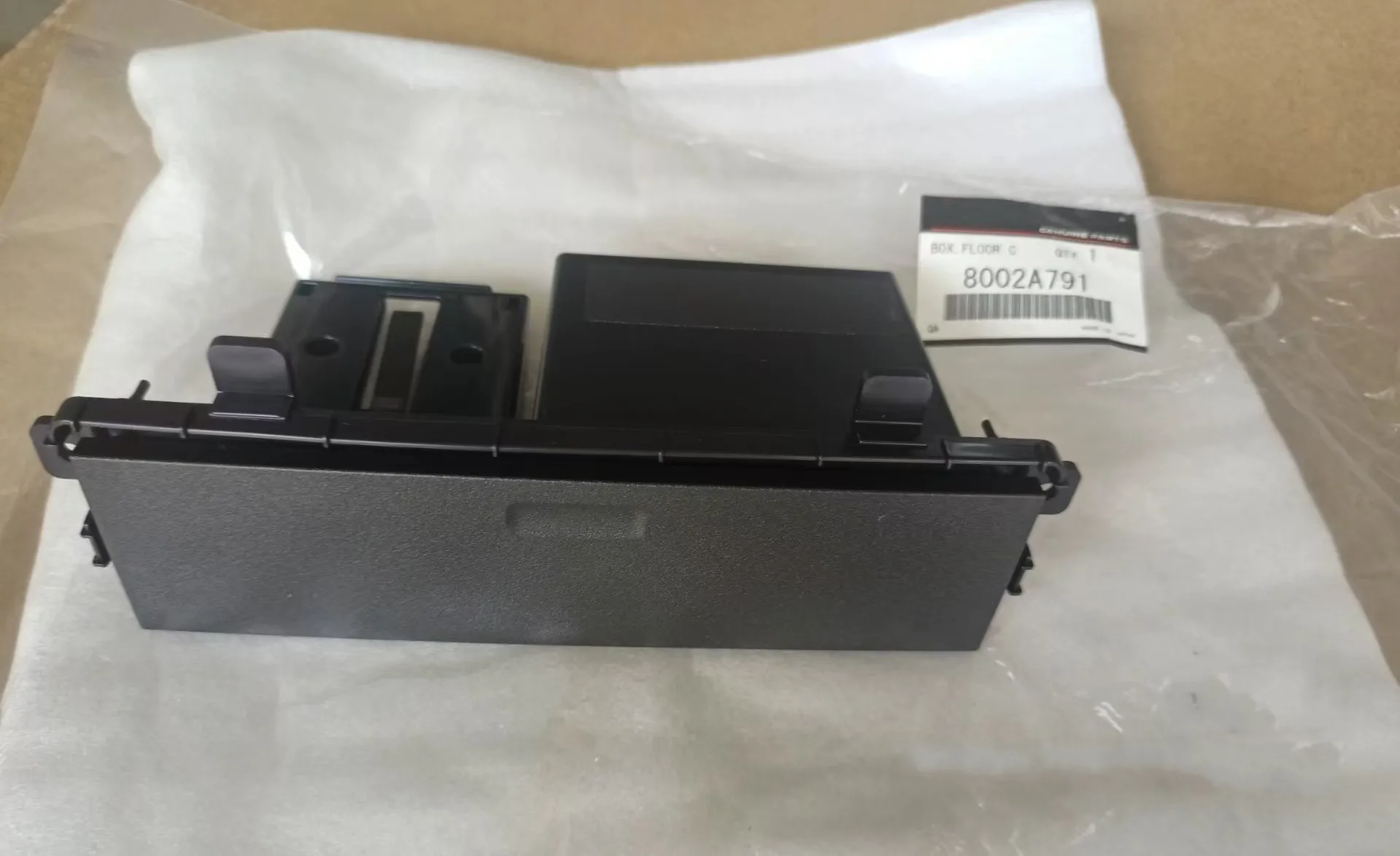 Оригинальный ящик для хранения приборной панели маленький карт 8002A791 8002A276XA BOX FLOOR