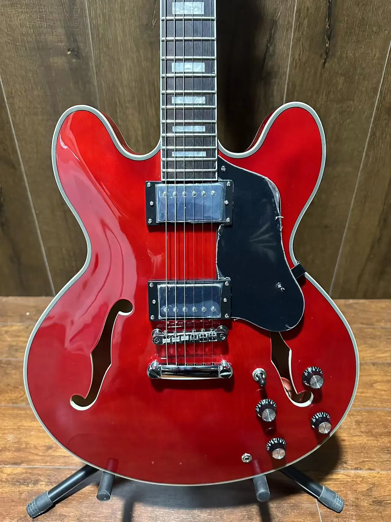 

ES335 semi-hollow electric guitar with jazz body and two H pickups with coil split feature 335 style jazz