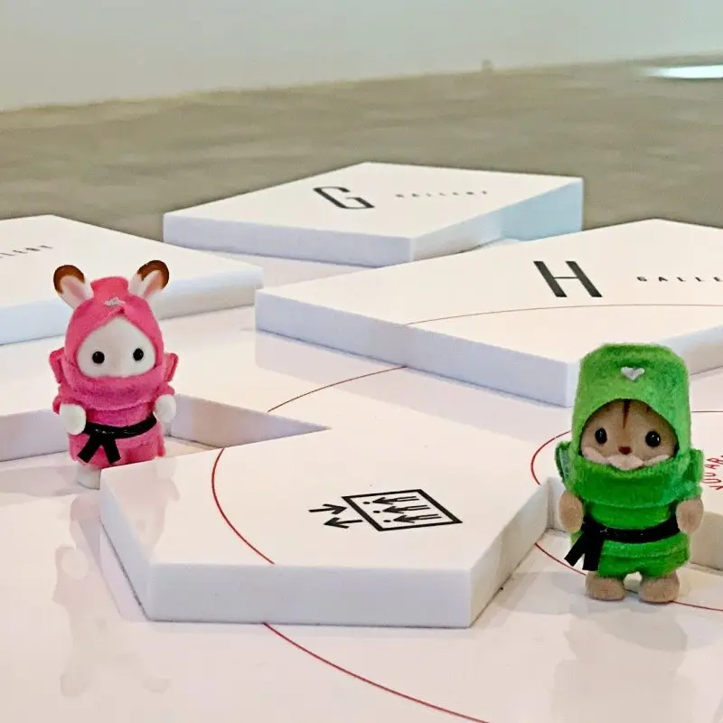 Оригинальные мини-фигурки трио Sylvanian Families пластиковые настольные игровые