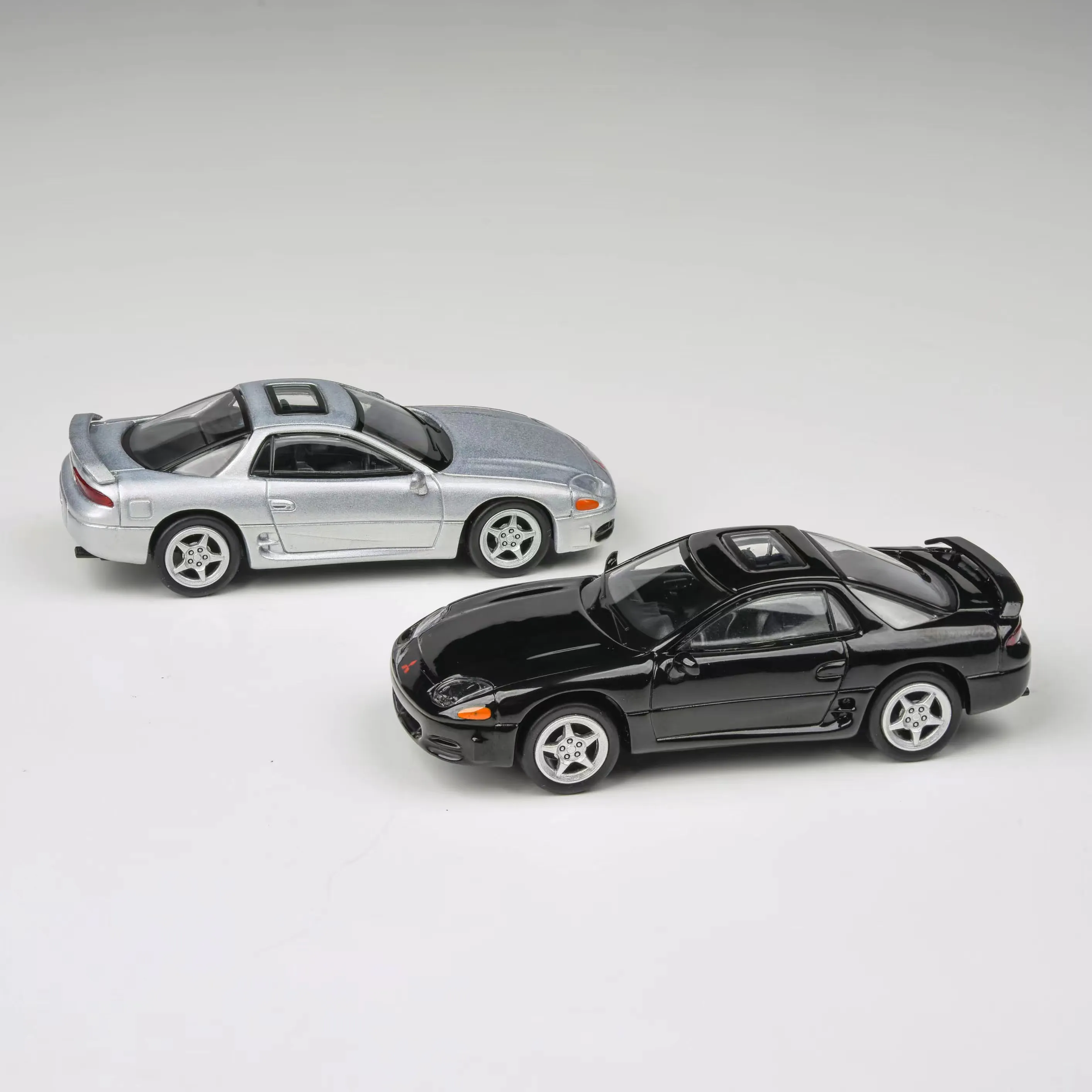 

Модель автомобиля из литая под давлением пара64 1:64 GTO 3000GT