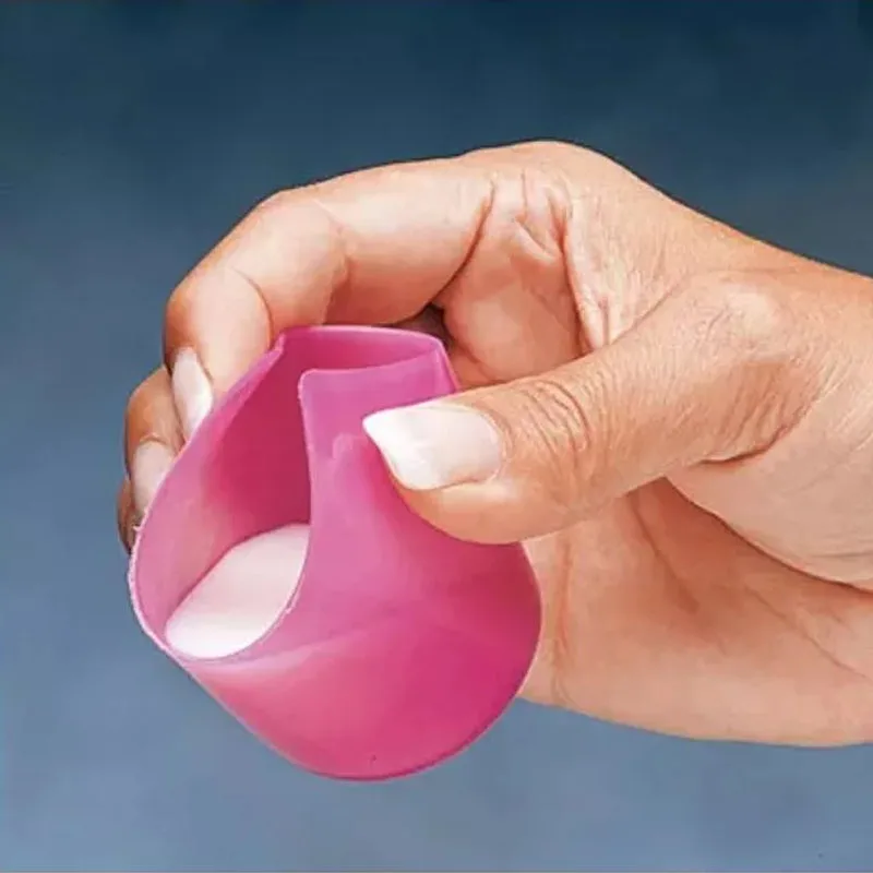 Фото Кружка Flexi Nosey Cut-Out Cup розового цвета, 1 унция, маленькая, для животных с ограниченной подвижностью шеи или трудностями при питье. №3