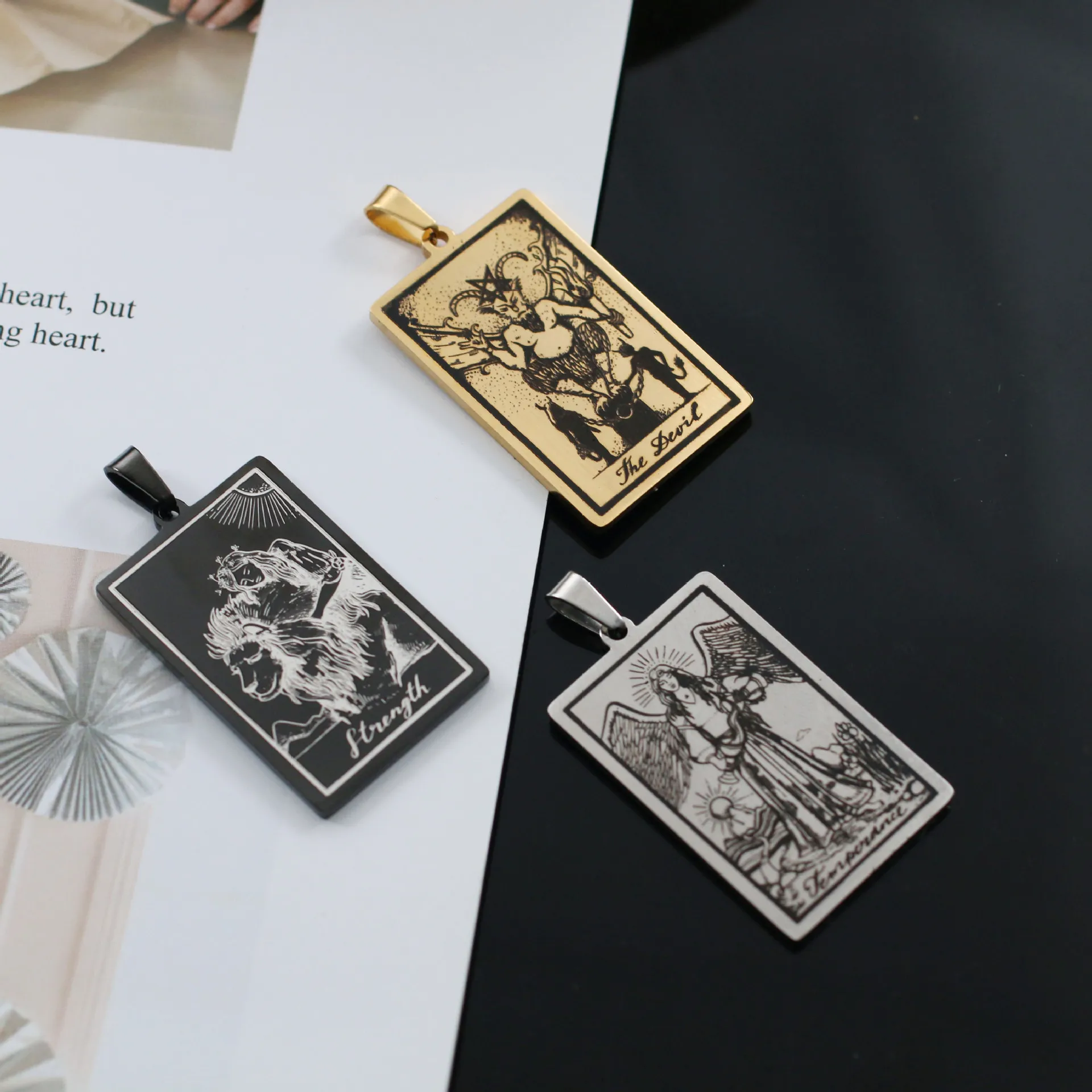 

Vintage Stainless Steel 22 Tarot Pendants Cartoon Characters Belief Moon Star Justice Titanium Steel Men's Necklace Accessories