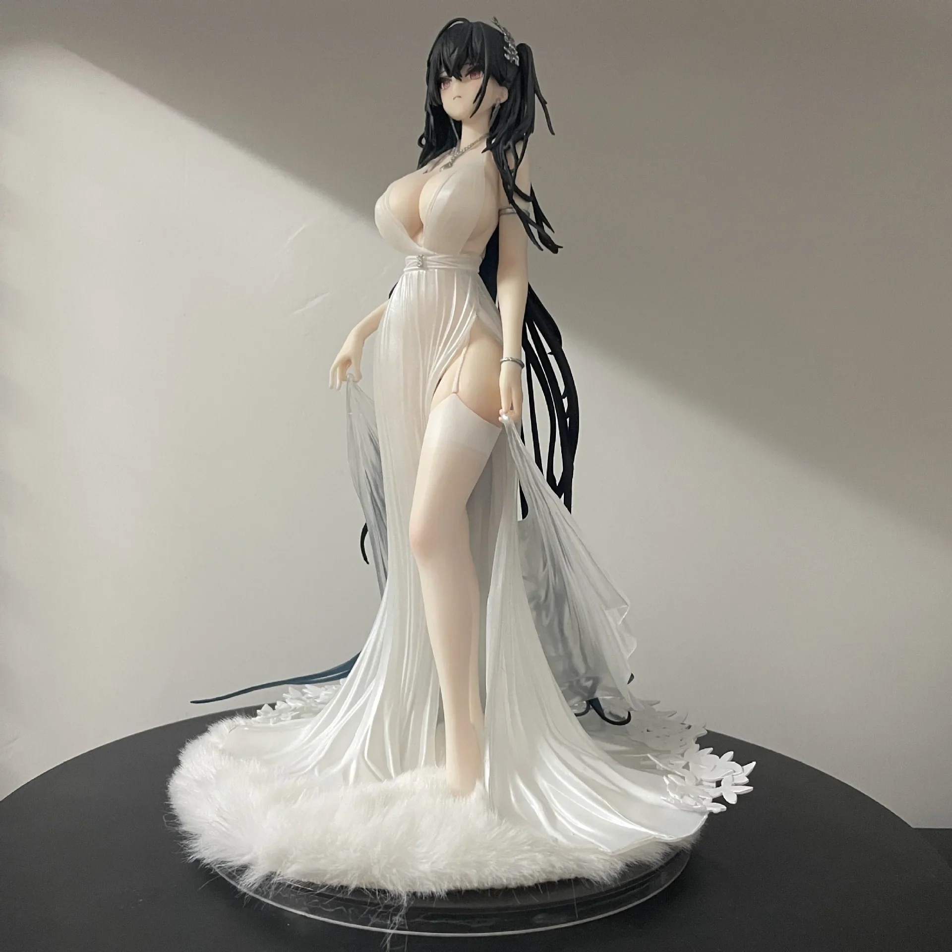 Аниме-фигурка красивая девушка 27 см