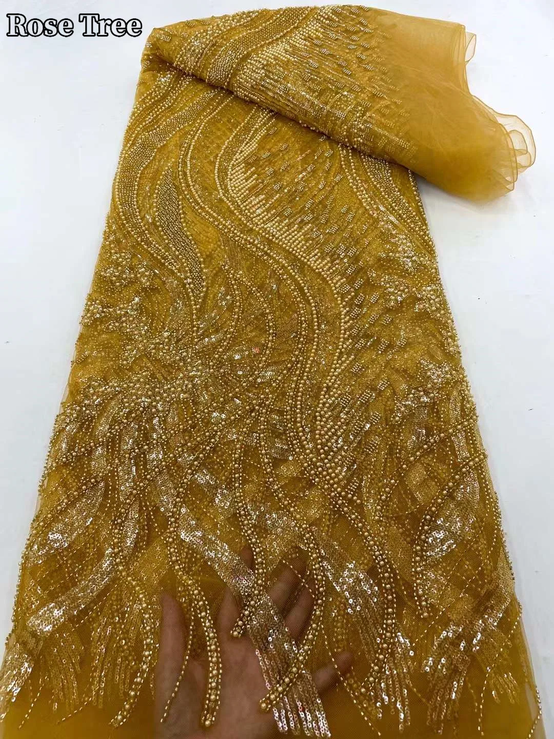 Рисунок 3 - Роскошная ткань с блестками для свадебного платья