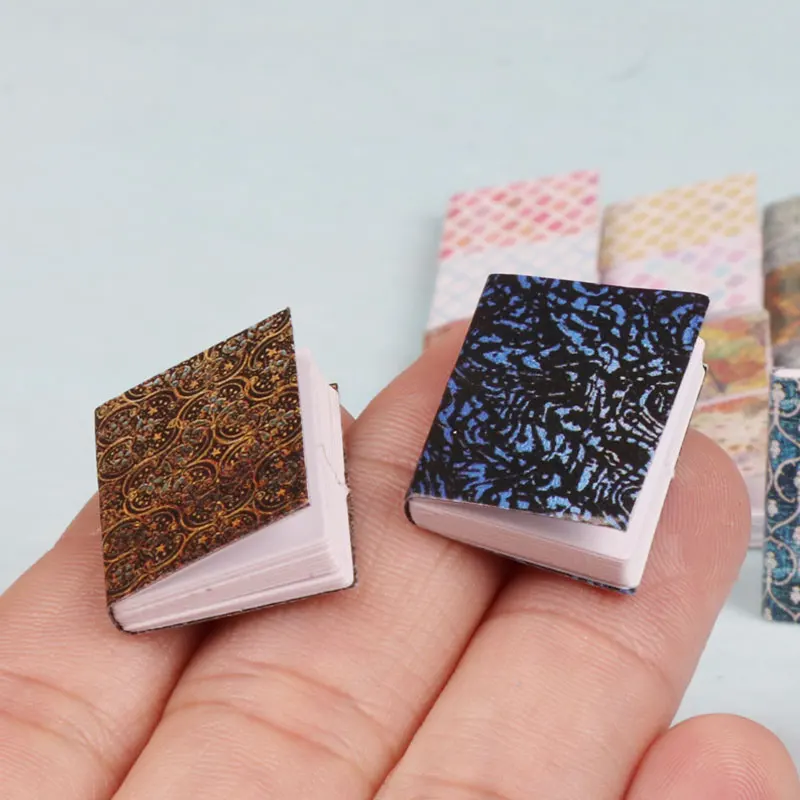 

Miniature Items Mini Boek Livre Pocket Note Books Model Toys for Barbie Bjd Ob11 1/12 Doll House Furniture Accessorie Kids Gift