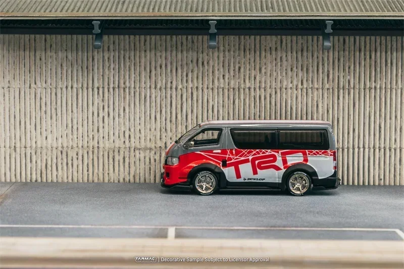 Модель автомобиля Tarmac Works 1:64 Hiace Widebody Red литая под давлением