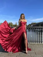 Cocktail Dresses Off The Shoulder Burgundy Satin Maxi Stretch Elegant Ruch Front Slit Wedding Evening Party Long Ball Gown