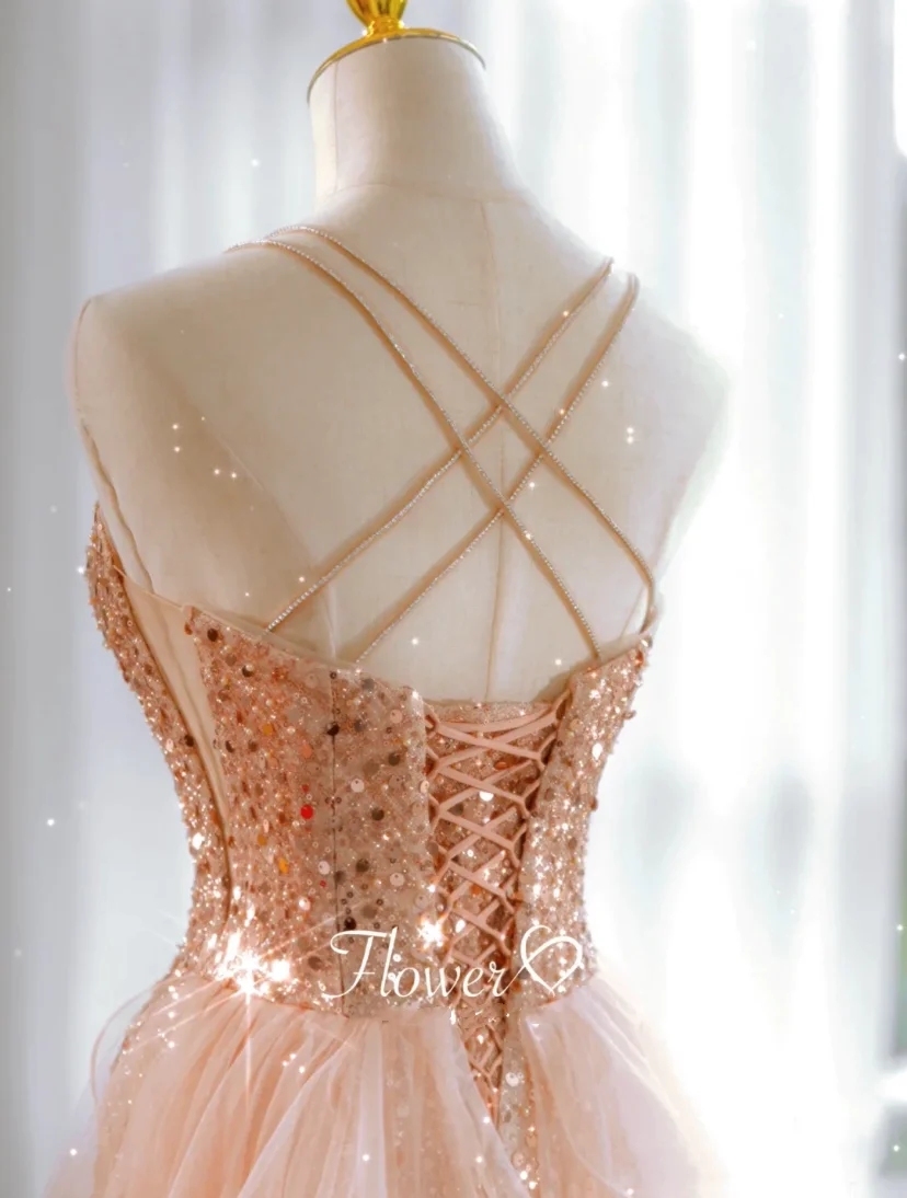 Роскошные платья знаменитостей цвета шампанского золотого лента с блестками на