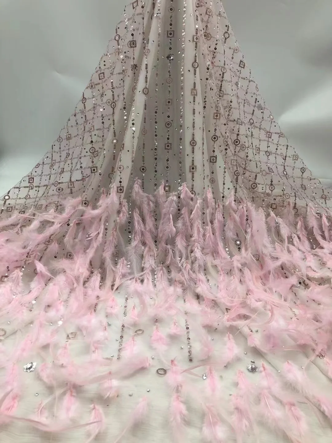 

Luxury Feather African French Lace Frabric High Quality French Lace Sequins Embroidered Lace Fabric For Nigerian Wedding Dress