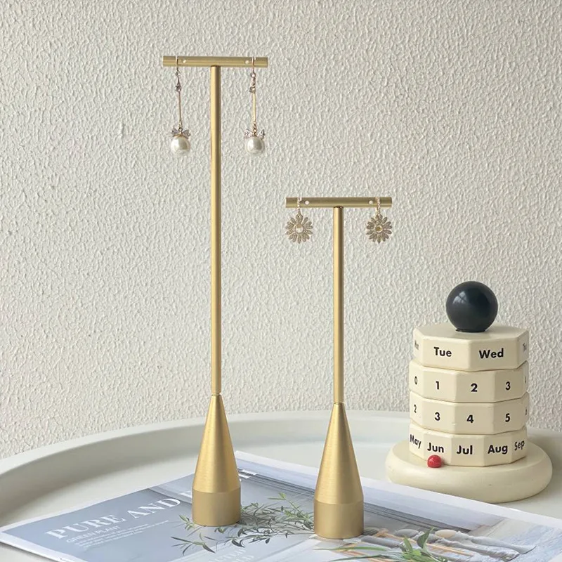 

Металлическая подставка для ювелирных изделий