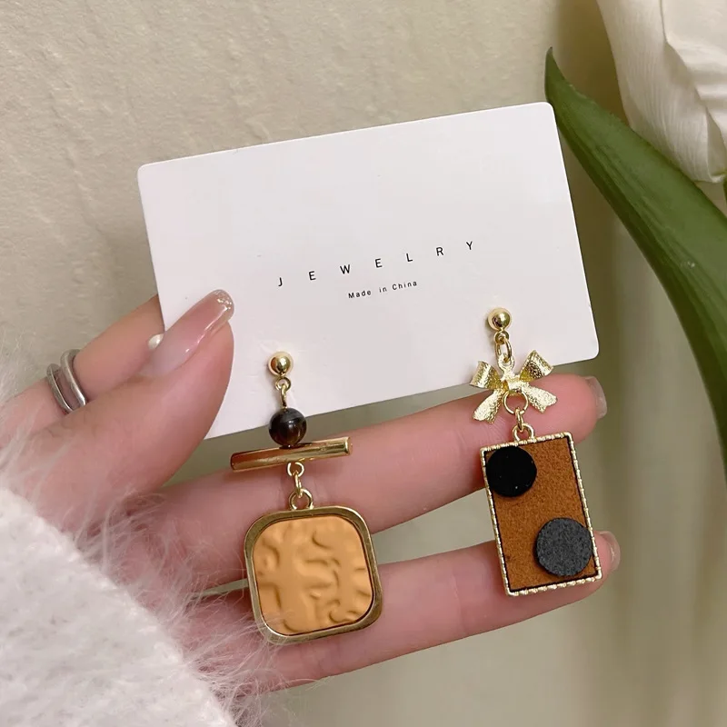

Asymmetric Bowknot Brown Korean Clip on Earrings New Spring Vintage Long Earrings Aesthetic Accessories