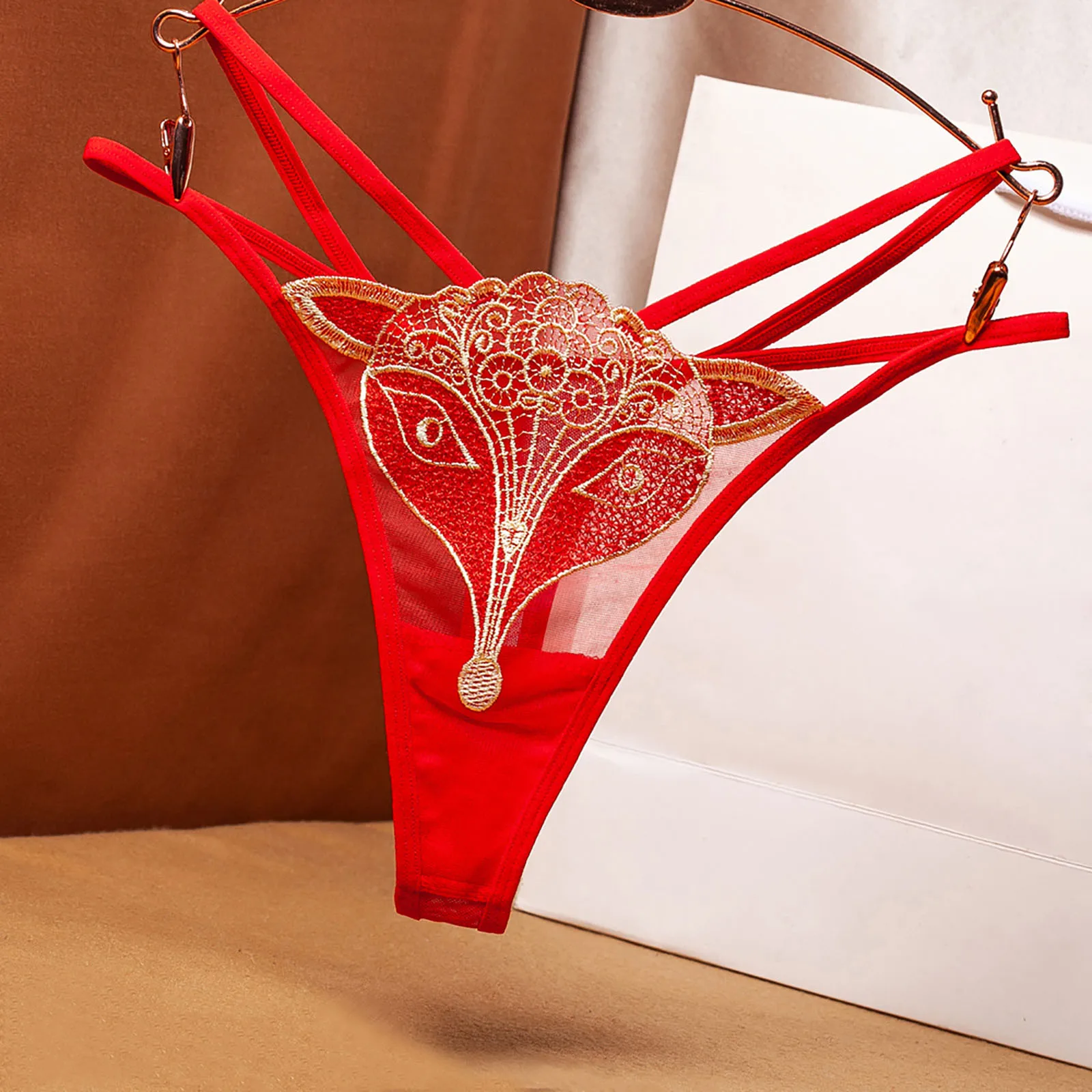 Порно нигина амонкулова фото Эмилия Кларкпен бірге «Тақтар ойыны» порносы