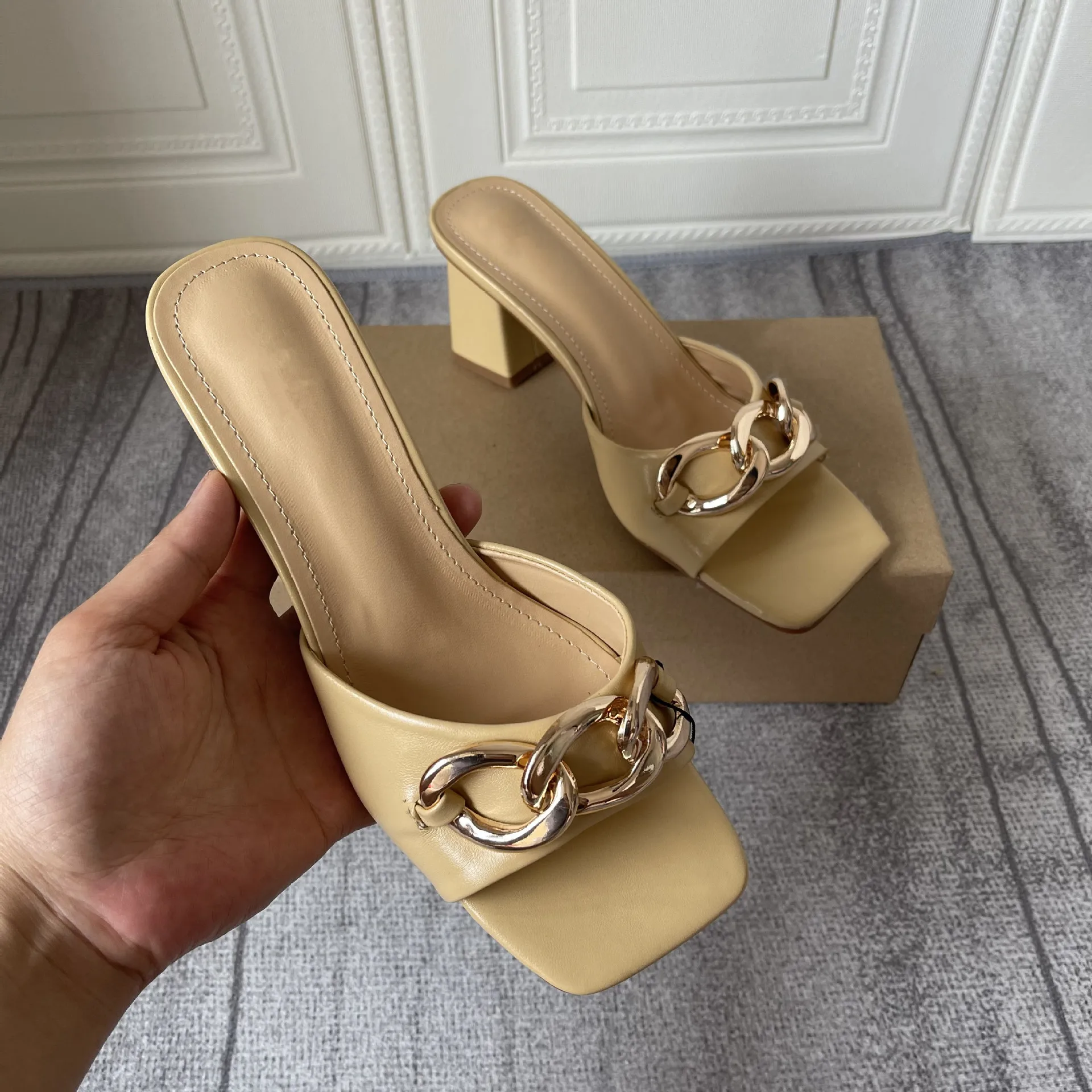 

Женские тапочки, Новинка лета 2022, уличная одежда с цепочкой и квадратным носком, тапочки на толстом каблуке и высоком каблуке, туфли Muller