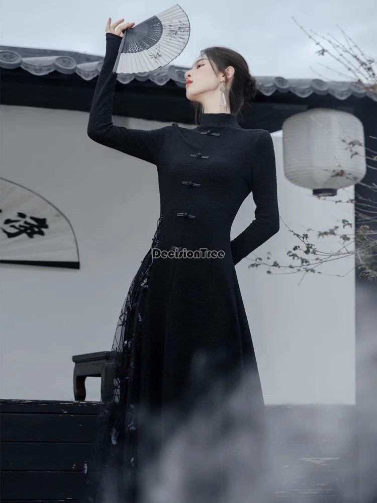 Осеннее платье с длинными рукавами