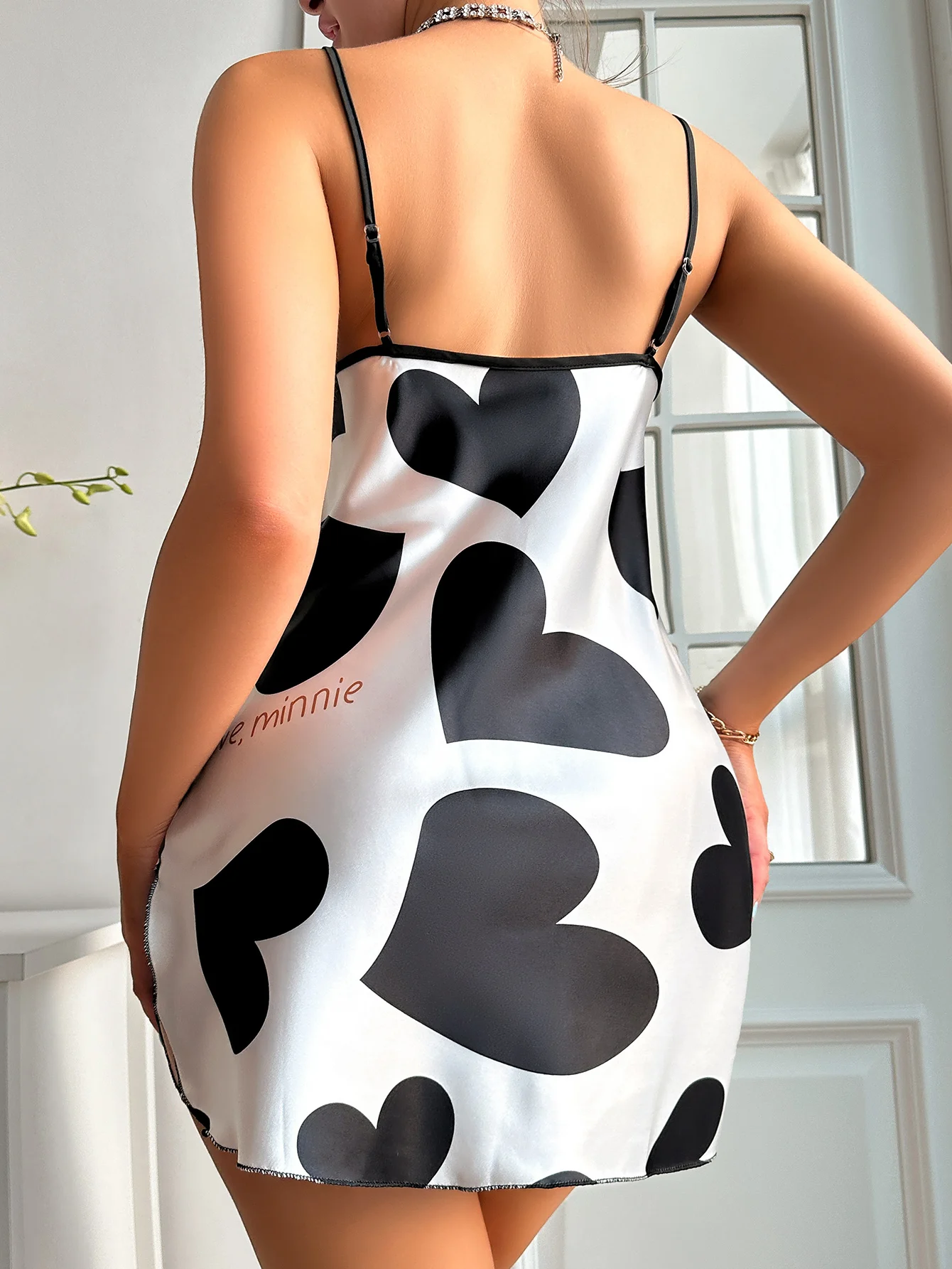 Ночная сорочка Женская атласная с V-образным вырезом и открытой спиной