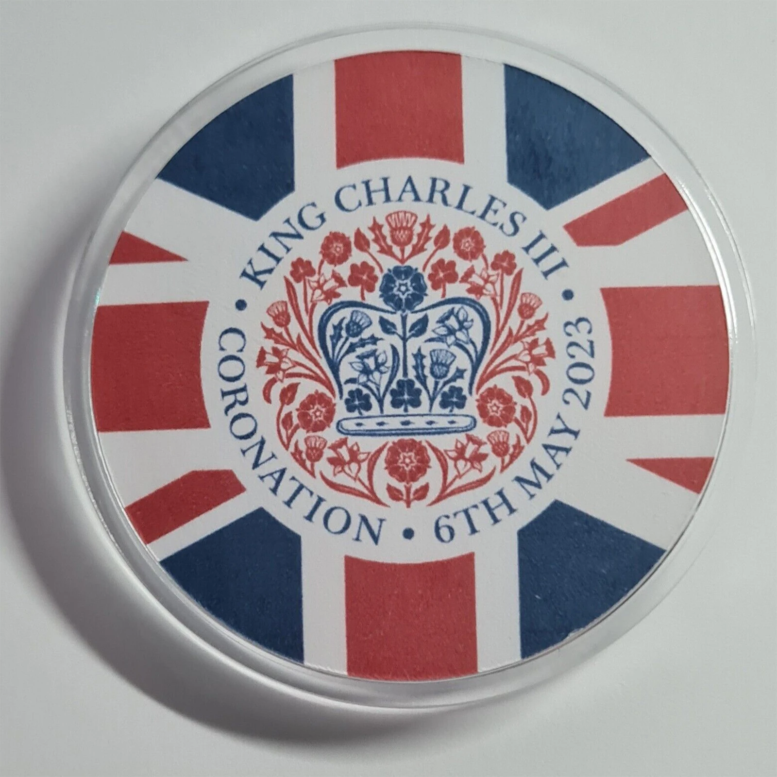 

Значок короля Чарльза из короля на булавке 6 мая. 2023