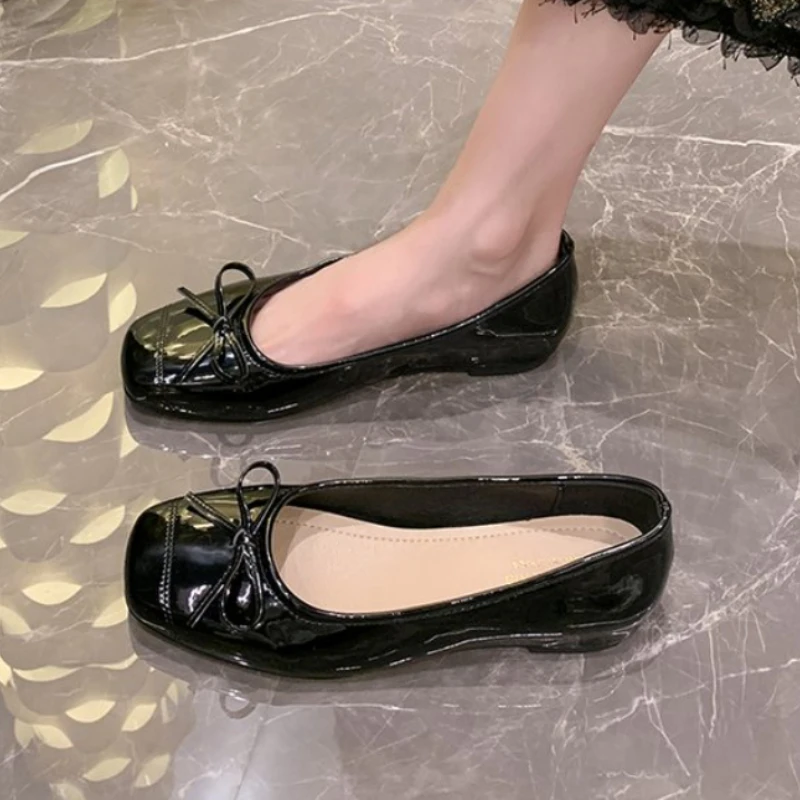 Женские лакированные балетки в стиле ретро с бантом Осенние повседневные туфли