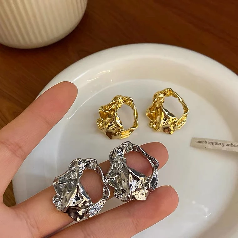 Новинка 2022 корейские винтажные металлические серьги для женщин золотого и