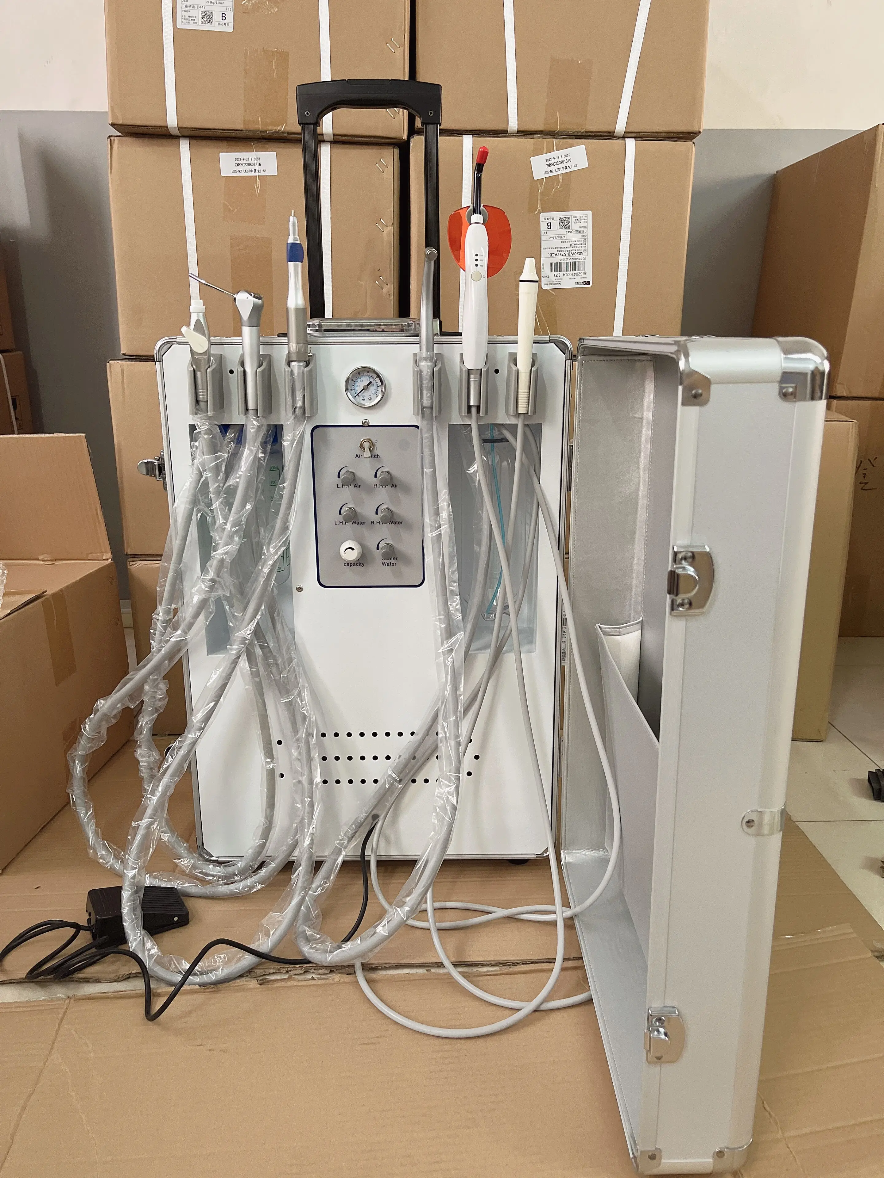 Портативный стоматологический стул с турбиной 550 Вт со скалером воздушный