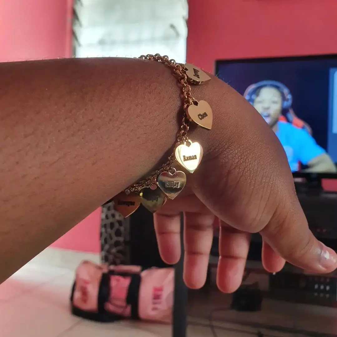 

Personalized Engraved Name Gold Heart Stainless Steel Custom Chain Link Bracelet Custom Charms Jewelry for Mother's Day Gift