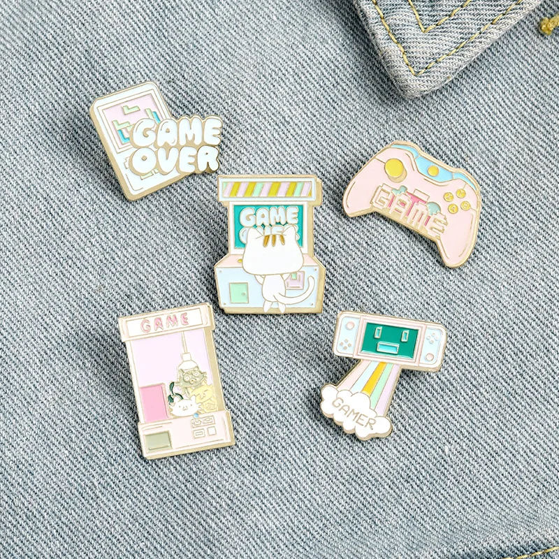 

Doll Machine Friends Kitten Badges Cartoon New Year Gift Creativity Women's Brooch Enamel Pin Lapel Pins Christmas Jewelry