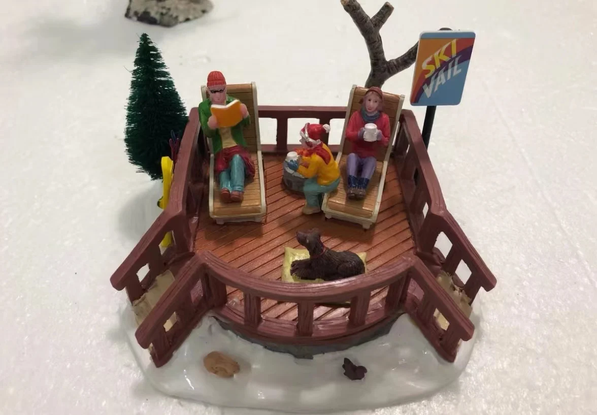 

Resin figure mental psychological sand table game box court therapy ski vail