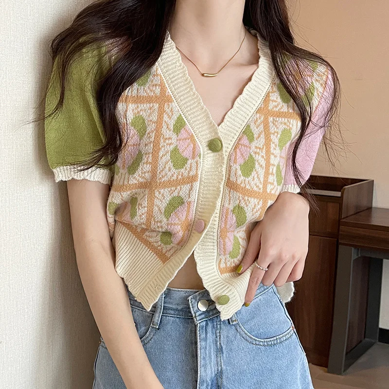 

2022 Summer New Korean Version of The Design Sense of Niche Chic V-neck Cardigan Sweater Women's Short Sleeves