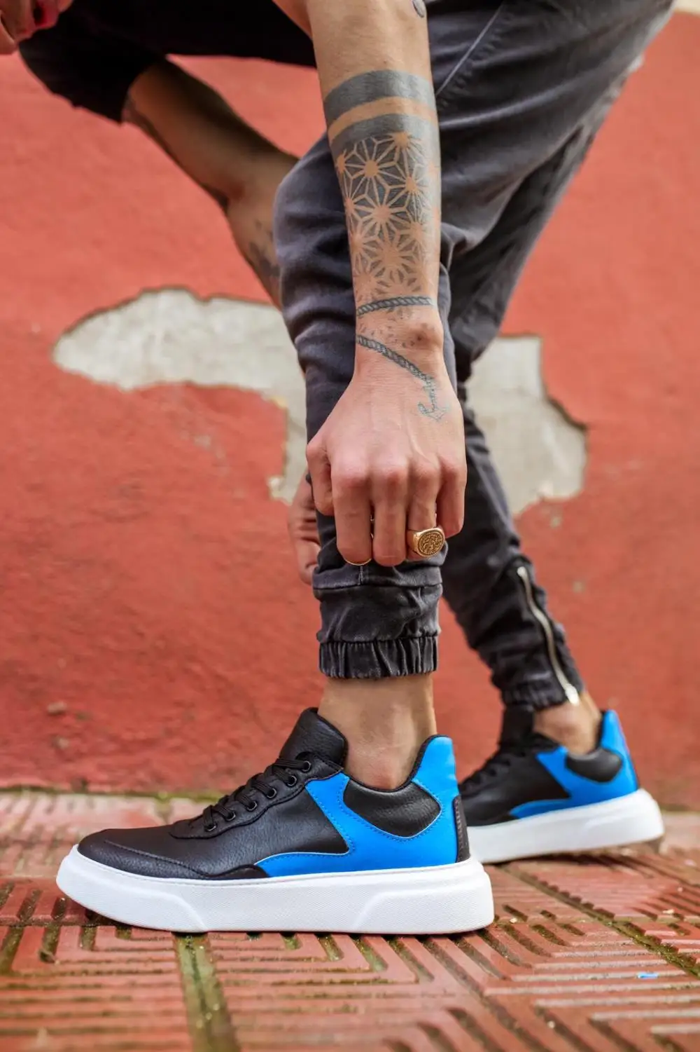 

Повседневная обувь Knack R10 черного и синего цвета