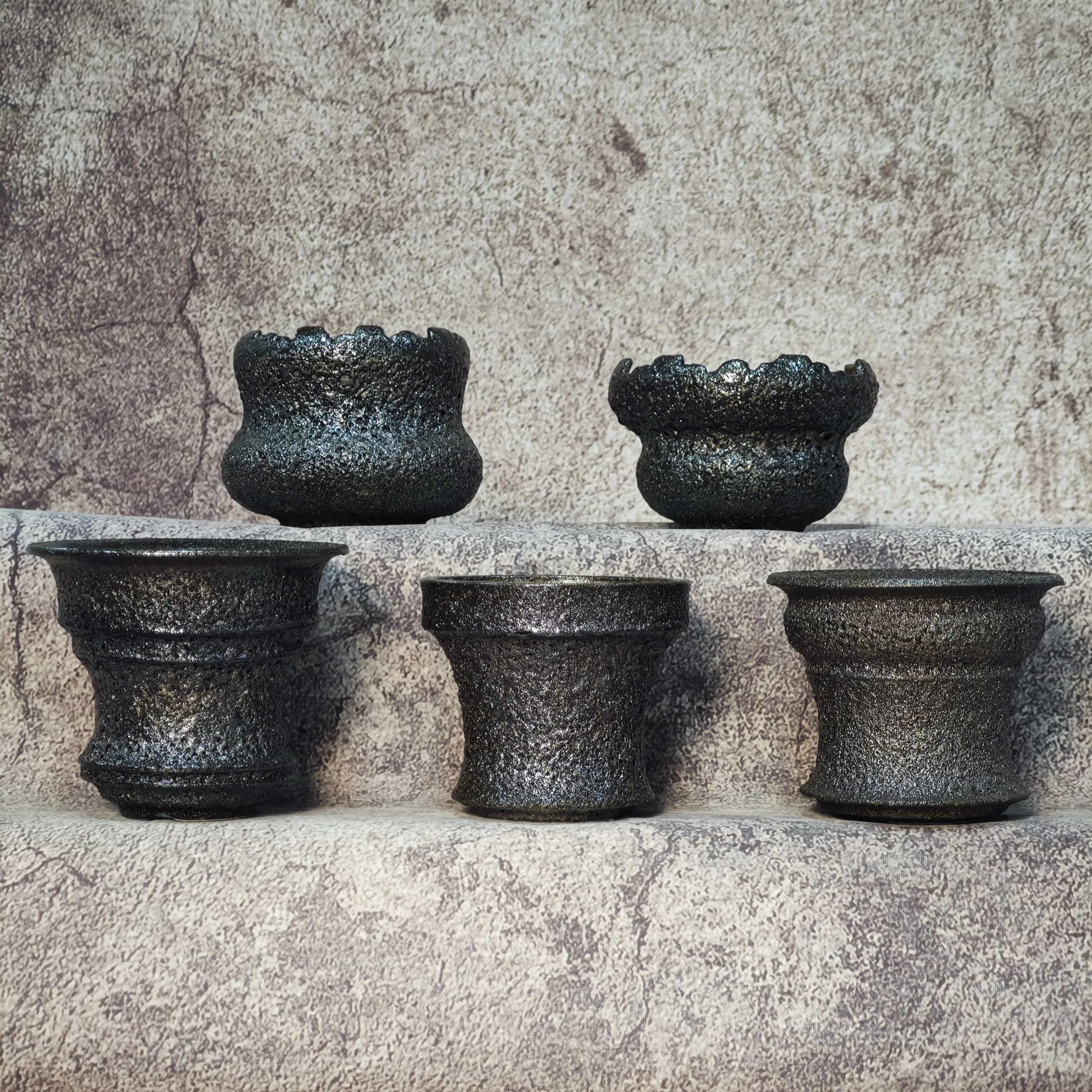 Фото Горшок для растений Caudex с грубой текстурой и матовым металлическим покрытием, керамический, ручной работы, для агавы, кактуса, диоскореи и суккулентов. №1