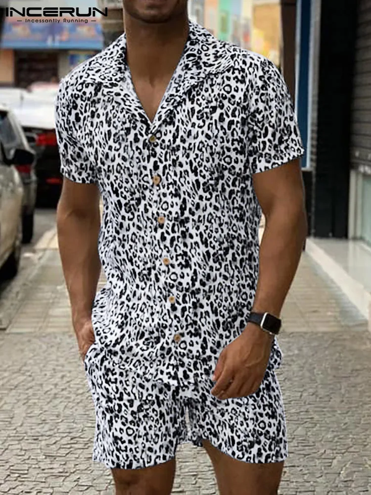 

Мужские повседневные комплекты, рубашка с отложным воротником и короткими рукавами и шорты с леопардовым принтом, комплект из двух предмет...