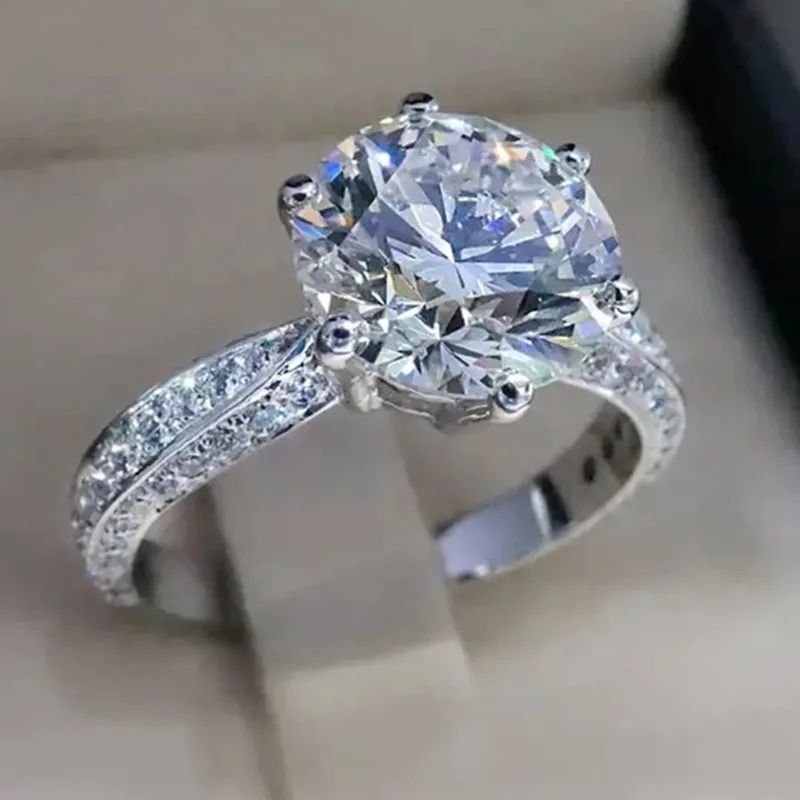 

Женское кольцо из серебра 925 пробы, с фианитом