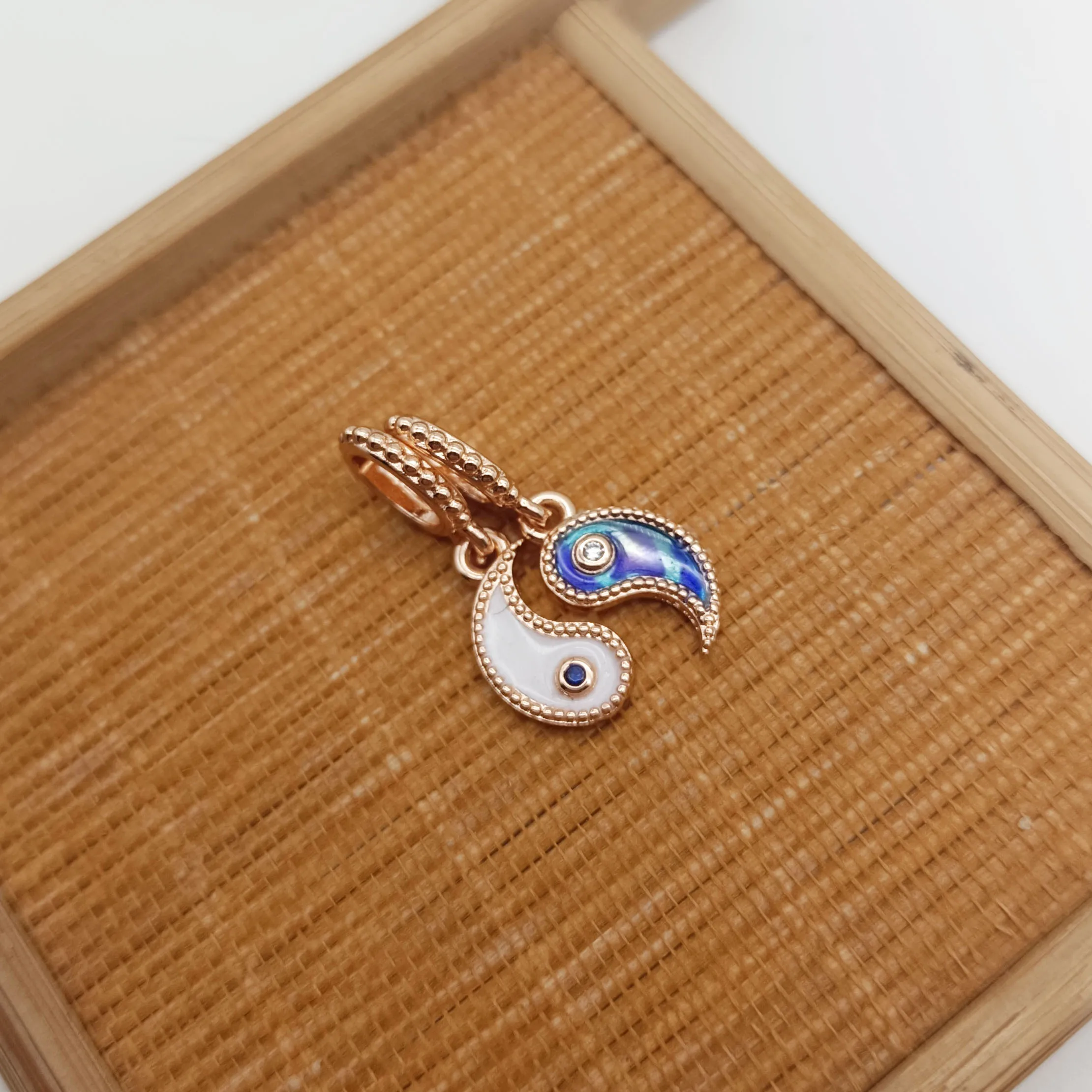 

High Quality Jewelry Pendant Splittable Yin & Yang Sparkling Dangle Charm Factory Wholesale