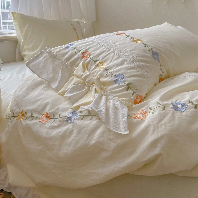 Комплект постельного белья из четырех предметов промытого хлопка с бантом в