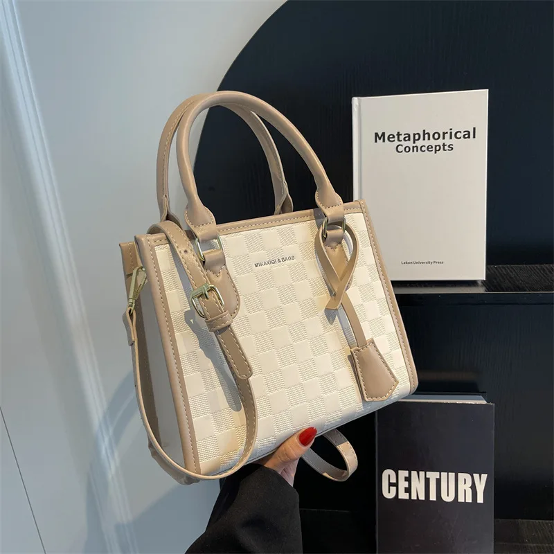 2023 New Fashion Fashion Fashion Small Bag Bag Women's Summer Versatile Crossbody Bag Lady's Handheld Commuter Tote Bag