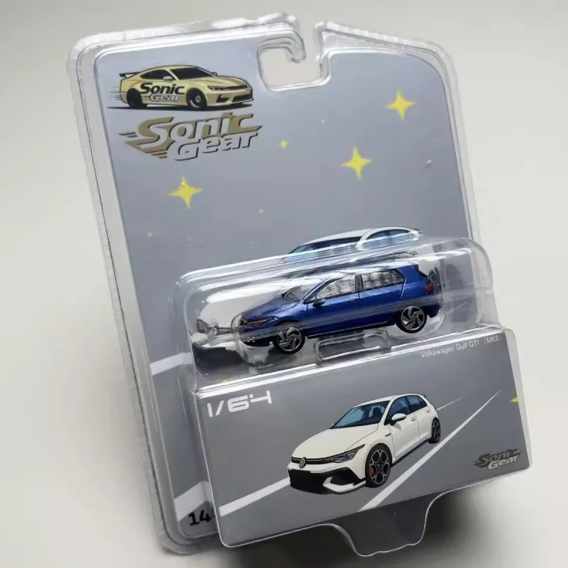 Фото Модель автомобиля Sonic Gear 1:64 Volkswagen Golf GTI MK8 Hot Hatch из литого металла в серебристом, черном, синем и красном цветах — игрушка-подарок для взрослых и детей №3