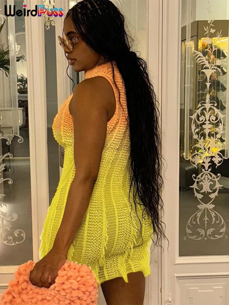 Женское платье без рукавов с круглым вырезом и градиентным принтом