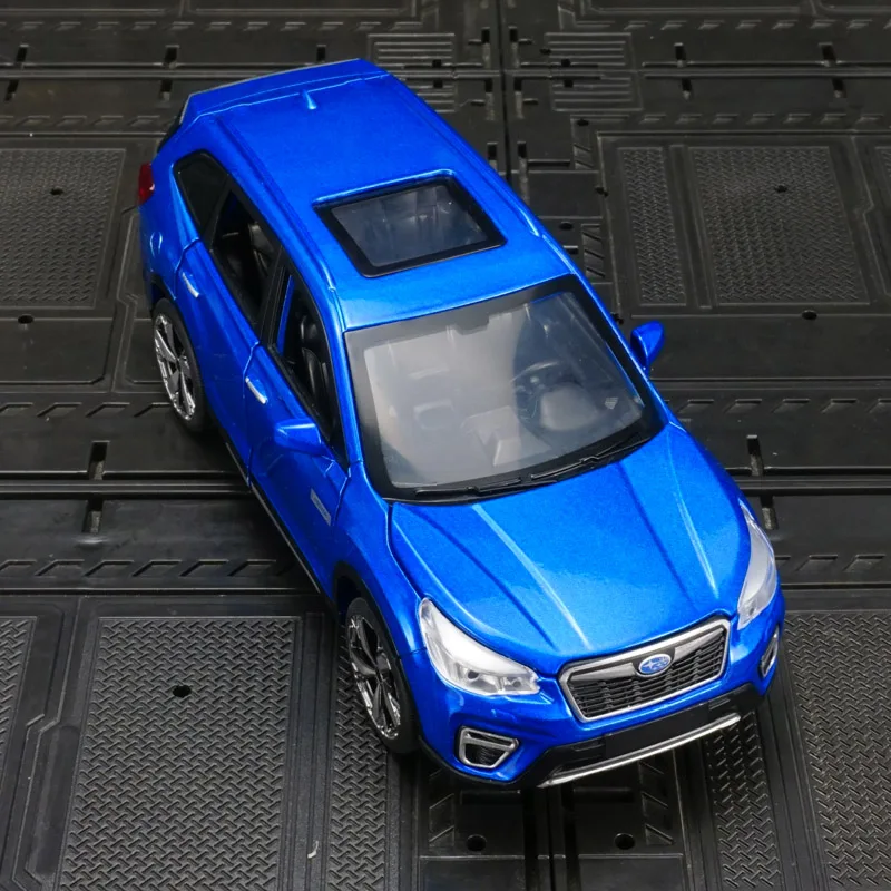Фото Модель автомобиля Subaru 1:30 из сплава, с открывающимися дверями с обеих сторон, а также открывающимися передним капотом и дверью багажника. №1