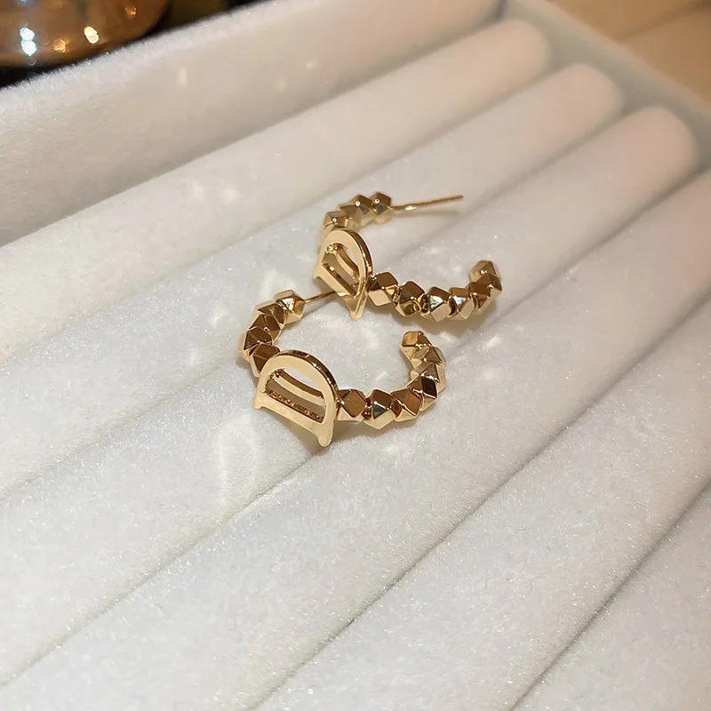 

Minar Punk Gold Color Metallic Beads C Shape Earring for Women Letter Circle Geometric Hoop Earrings Statement Party Jewelry