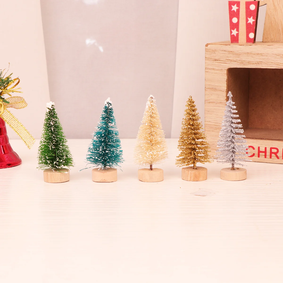 

60pcs Sisal Trees Bottle Brush Trees Colorful Small Pine Trees Tabletop Snow Frost Trees Diorama Model with Wood Artificial