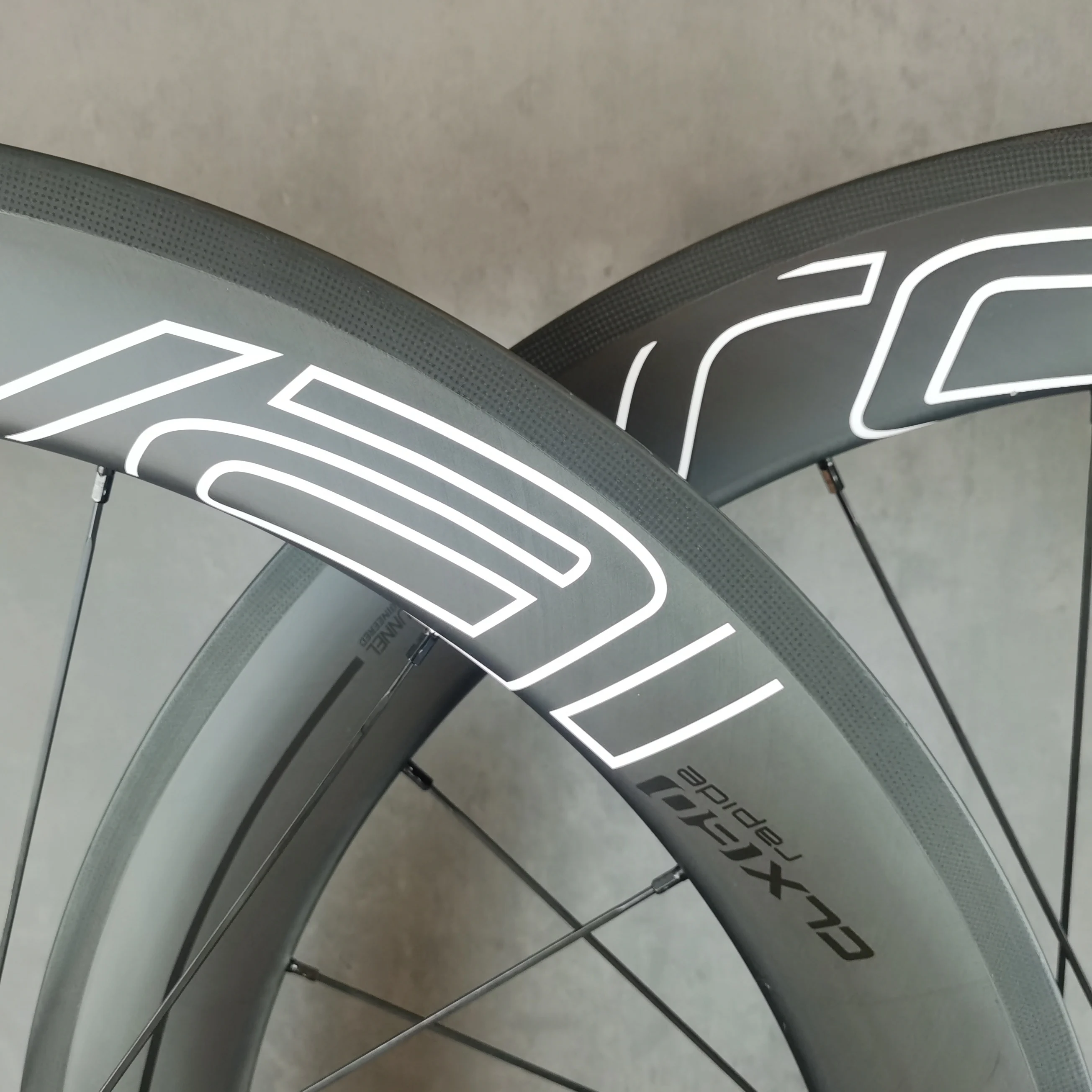 Карбоновые колеса для шоссейного велосипеда V-образный тормоз UD матовый