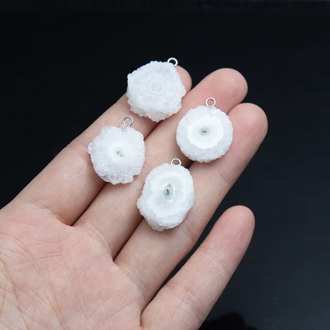 Подвеска из белого камня 17-20 мм