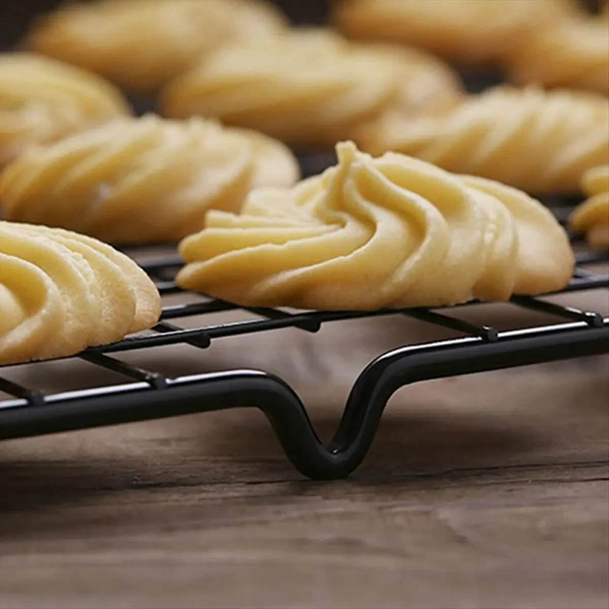 Фото KSOL Baking-Tools: Квадратная антипригарная сетка для охлаждения тортов и хлеба, 28x25.5x1.5см №5