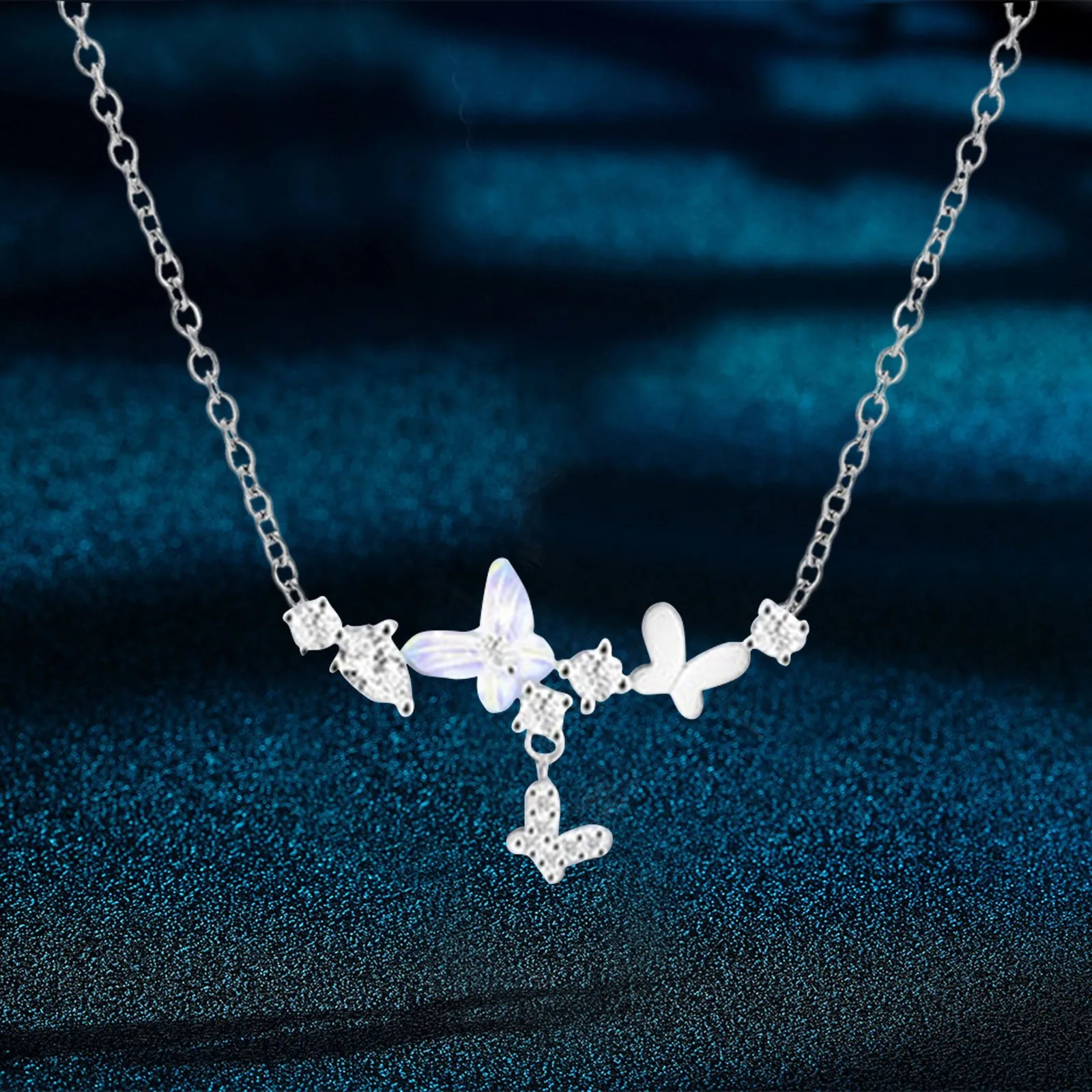 

Butterfly Cross Necklace 1PC Diamond Necklace Woman Beating Dazzling Butterfly Shaped Pendant Small Diamond Necklace for Moms