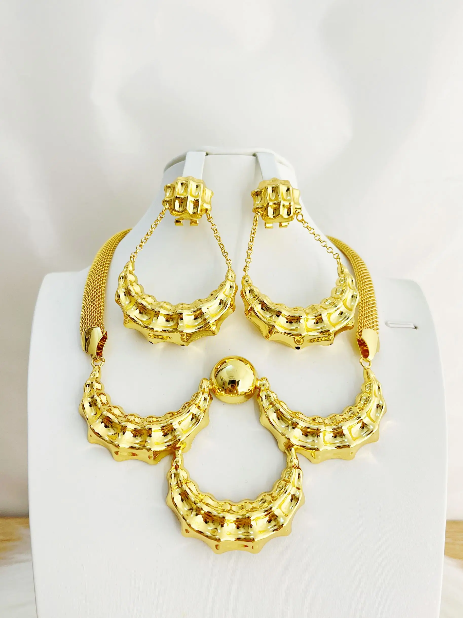 

Gold Colour Plated Necklace Earring Set Beautiful Fashion Trend Sweet Romantic Party Wedding