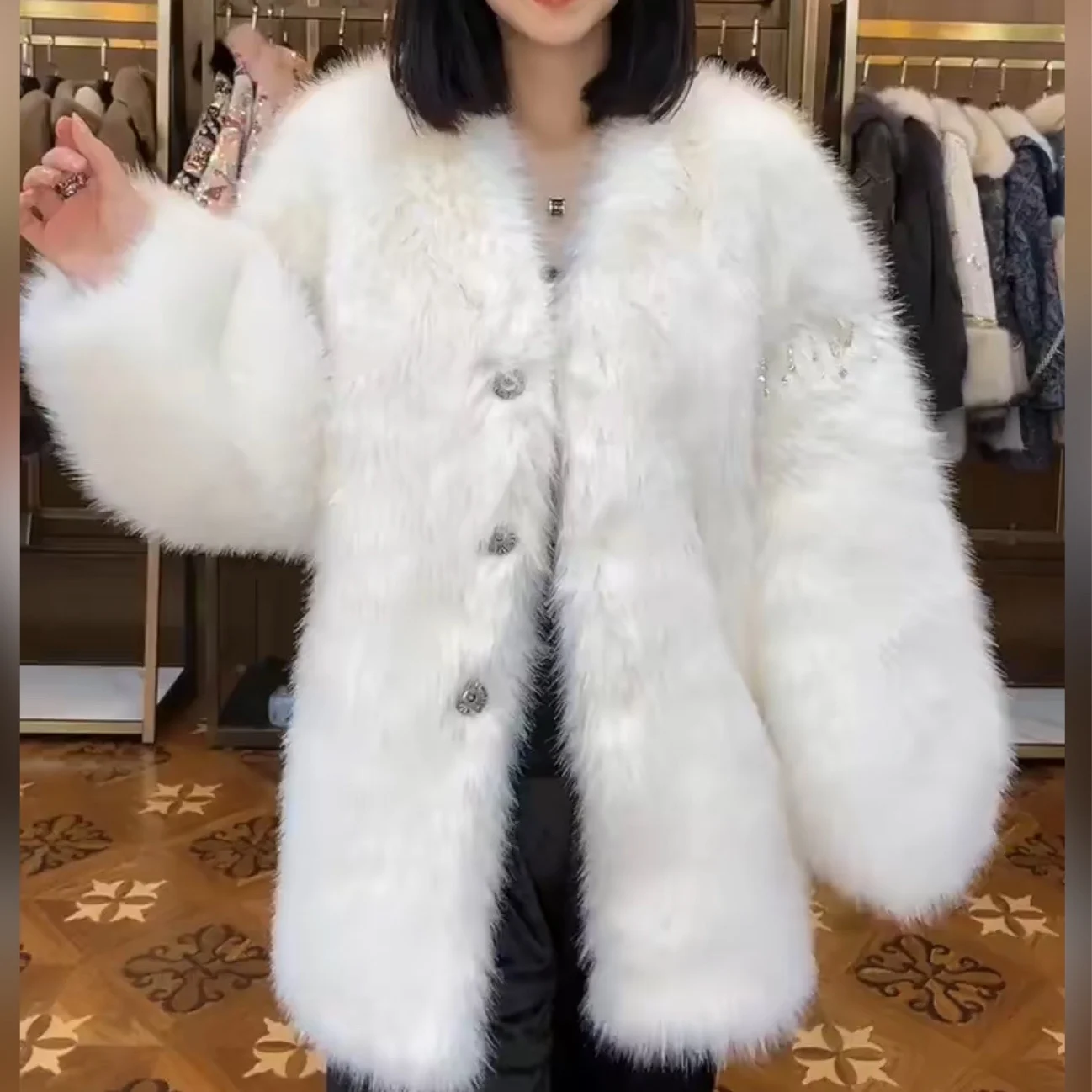 Рисунок 3 - Зимняя меховая женская куртка с длинным рукавом