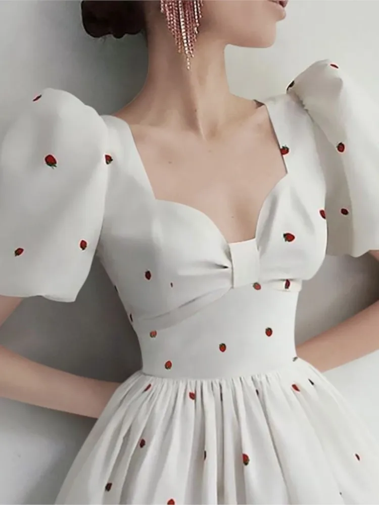 Платье трапециевидной формы с принтом клубники сексуальные платья коротким