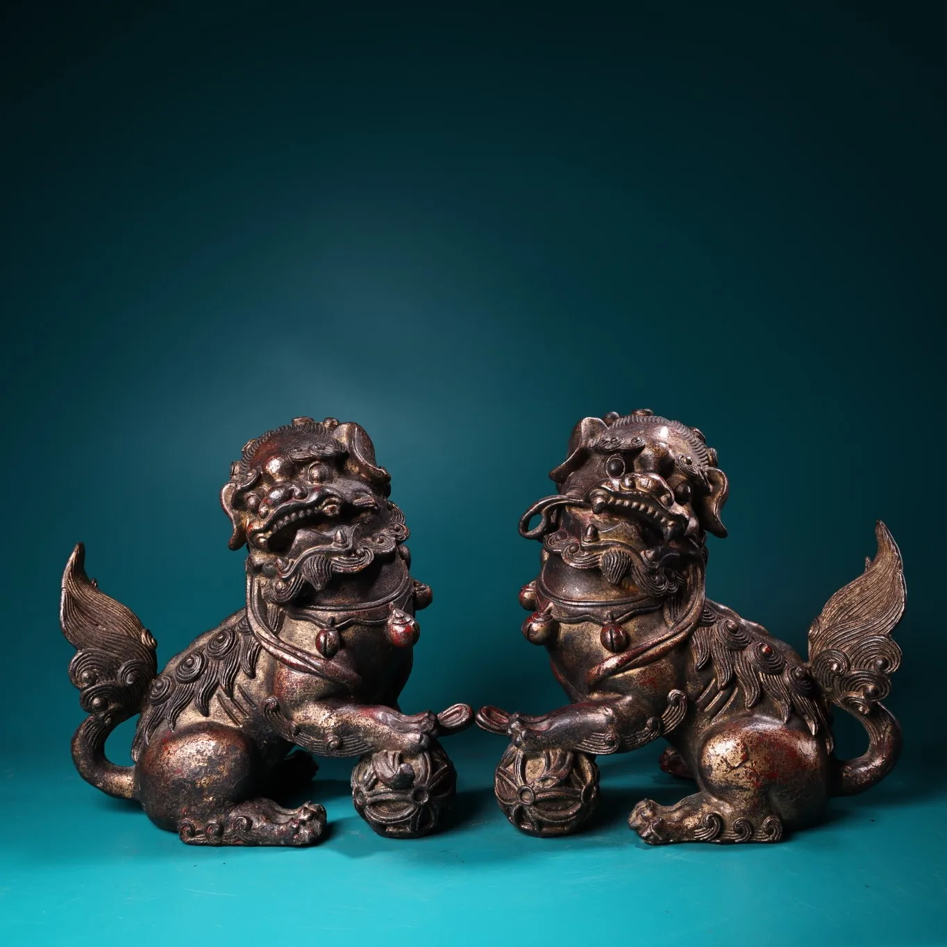 

8"Tibet Temple Collection Old Bronze Cinnabar Mud gold Lion Statue Gate God Lion Rolling Embroidery Ball Ornaments A Pair