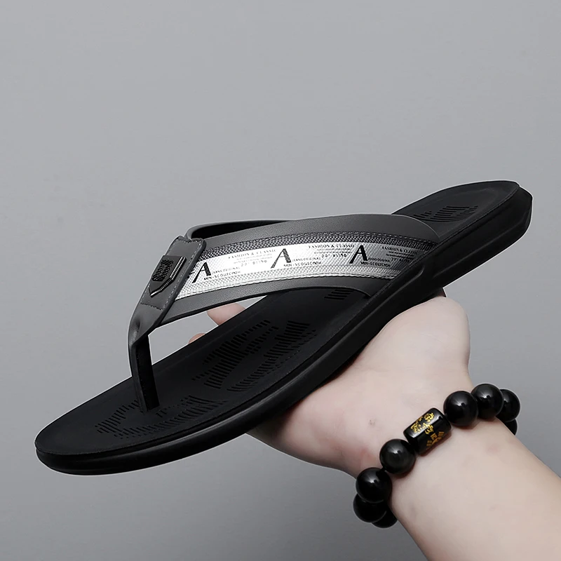 

2022 New Men Slide Flip Flops Leather Mens Summer Slippers Brand Fashion Casual Beach Shoes Man Comfortable Travel Slippers Man