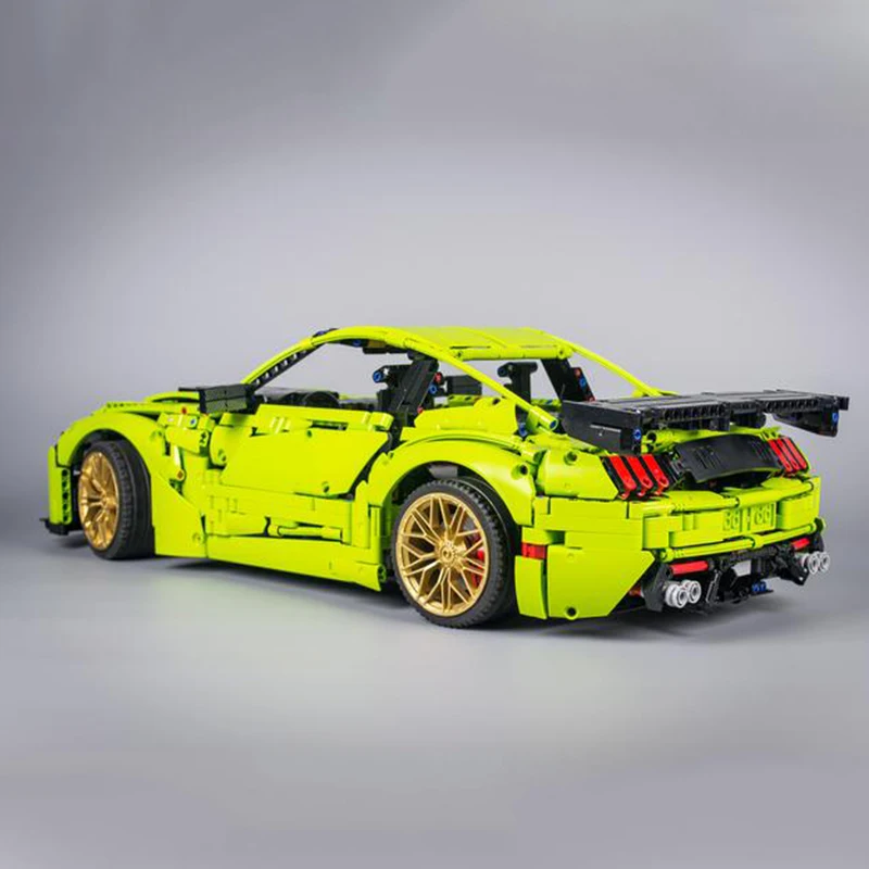 Техническая зеленая суперспортивная модель автомобиля MOC- 165802 строительные