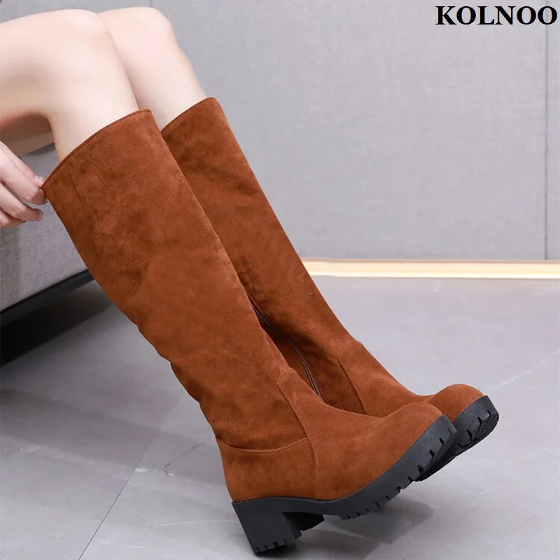 

Женские сапоги до колена в классическом стиле, на блочном каблуке